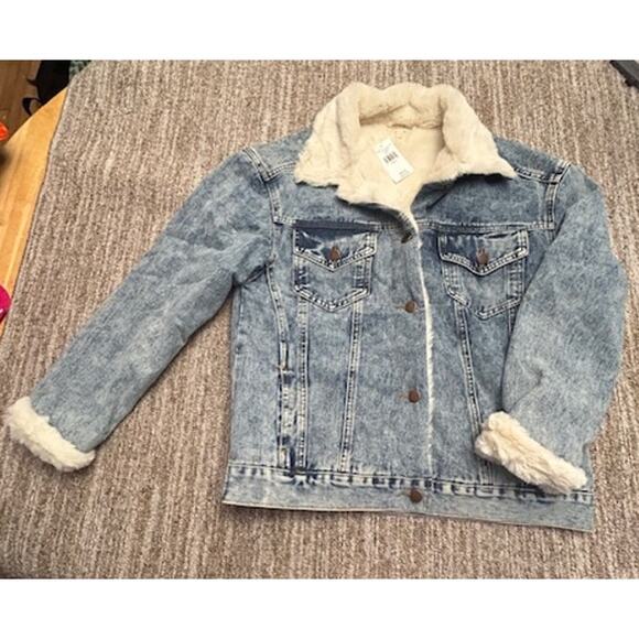 A. Peach Jackets & Blazers - NWT A. PEACH The BUCKLE Acid Wash Denim Faux Fur Lined Jacket Size S